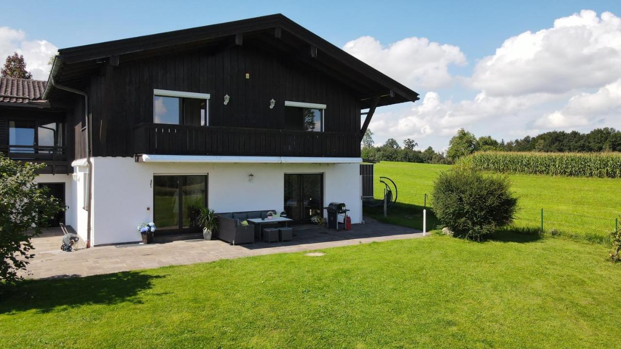 Schoenes Ferienhaus Am Herrenberg プリーン・アム・キームゼー エクステリア 写真