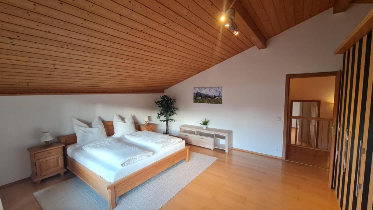 Schoenes Ferienhaus Am Herrenberg プリーン・アム・キームゼー エクステリア 写真