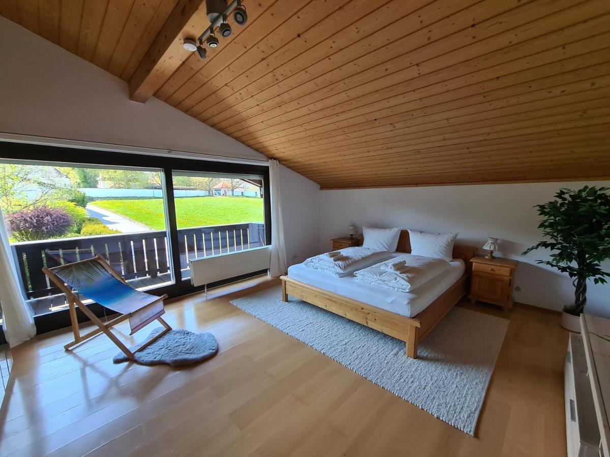 Schoenes Ferienhaus Am Herrenberg プリーン・アム・キームゼー エクステリア 写真